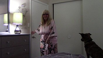 Virtual Sex- Stepmom catches Stepson masturbating (Isabel Evanz)