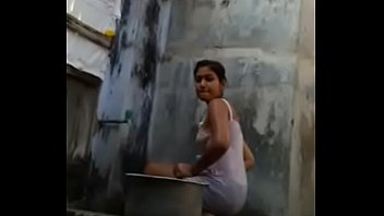 Hottest girl hidden cam bathing video