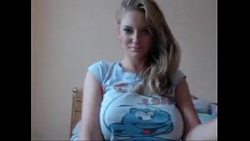 melon-titted Californian girl spreads legs - tinycam.org