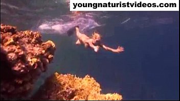 sexy girl nude diving
