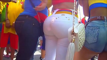 colombian girl with a great big ass colombiana nalgona con un buen culo filmada en la calle
