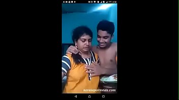 Kerala Adimali Malayalam 37 yrs old married beautiful and hot housewife aunty’s (yellow nighty) boobs pressed by her 23 yrs old unmarried i. lover Idukki Linu at the kitchen super hit viral porn video-1 @ 09.09.2017 # Part 1.