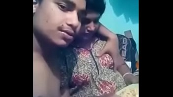 Kerala Adimali Malayalam 37 yrs old married beautiful and hot housewife aunty feeding ‘egg biriyani’ food to Linu and he pressing her boobs with the nighty at the bedroom cot super hit viral porn video-6 @ 09.09.2017 # Part 6.