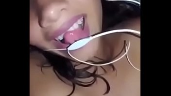 Novinha brasileira se masturbando