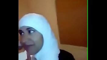 قحبة مغربية محجبة مع فحل ليبي الفيديو كامل في هدا الرابط 