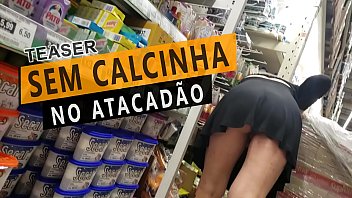 Marido da Cristina Almeida filmando ela grávida se exibindo sem calcinha dentro do supermercado atacadão