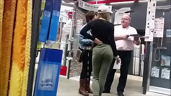  mother and unbelievable hot daughter amazing jiggly ass
